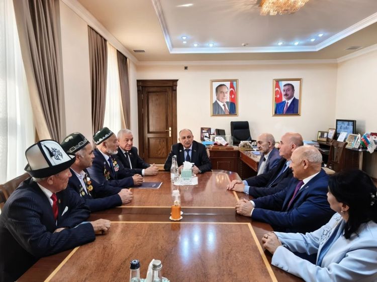 Qərbi Azərbaycan İcmasında özbək və qırğız yazıçılarla görüş keçirilib