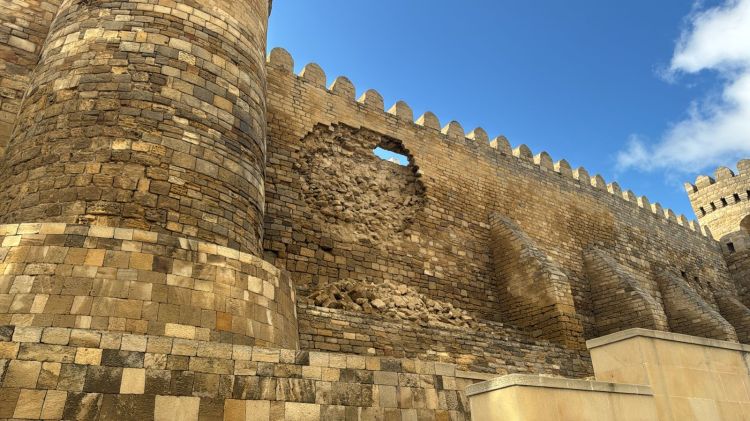 "İçərişəhər"də qala divarında nə baş verib?