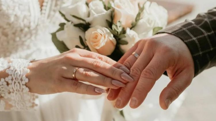 Azərbaycanda həyat yoldaşının soyadını götürən kişilərin sayı açıqlanıb