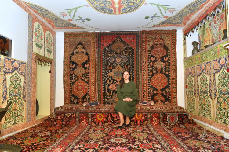 Litvanın Baş naziri Milli Xalça Muzeyini ziyarət edib - FOTO