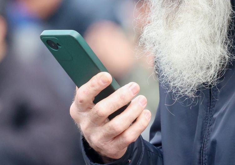 Əfqanıstanlı kişi cinlərə "zəng" etdiyinə görə həbs edilib