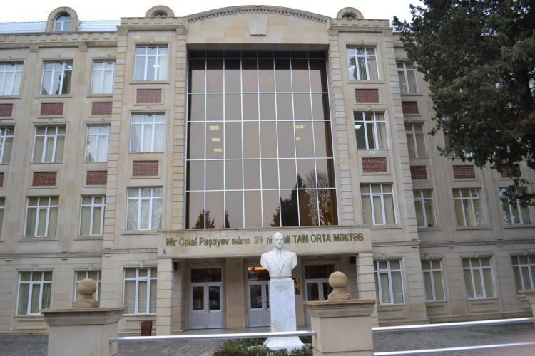 Gəncədə müəllim şagirdləri və ailələrini təhqir edib -  RƏSMİ