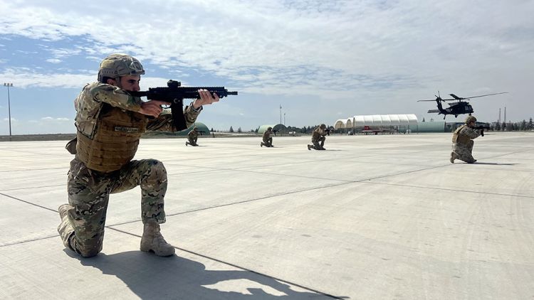 "Fast rope" üsulu ilə terrorçuların zərərsizləşdirilməsi - "Anatolian Phoenix - 2026"dan  GÖRÜNTÜLƏR