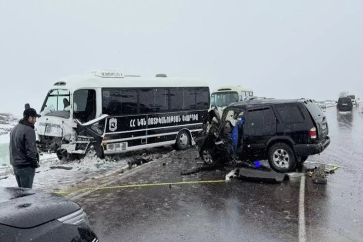 Paşinyanın kortejində qəza:  1 nəfər ölüb, 12 yaralı var