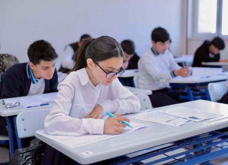 9 illik orta təhsil səviyyəsi üzrə buraxılış imtahanı keçirilib