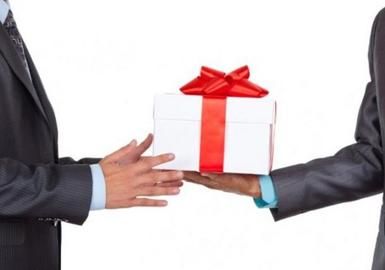 Azərbaycanda bəzi dövlət qulluqçularına verilən hədiyyələrlə bağlı  YENİ TƏLƏB