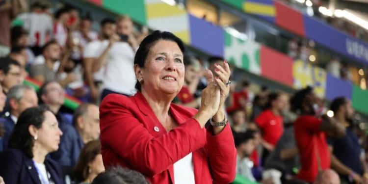 Zurabişvili Macarıstan seçkiləri ilə bağlı: "Diktatorlar gedir, bu dünyada heç nə əbədi deyil"