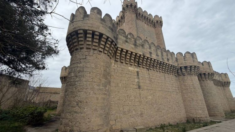 Böyük Mərdəkan qəsrində çökmə olub -  FOTO