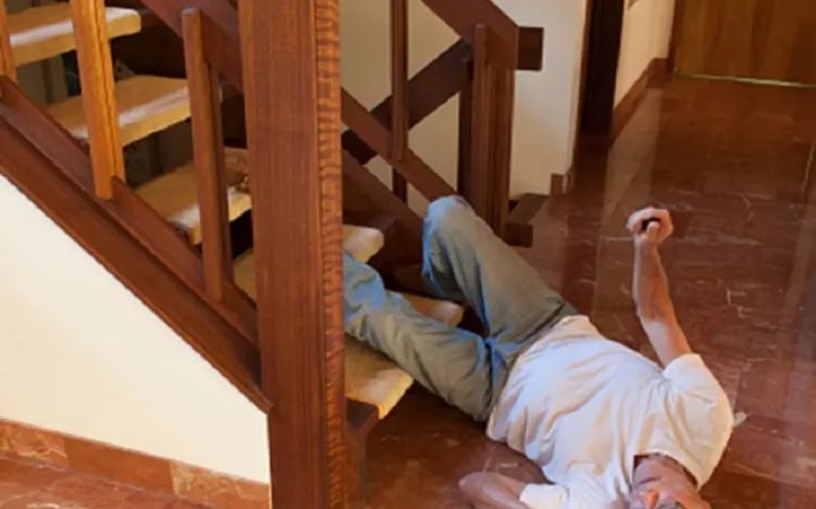 Xaçmazda kişi pilləkəndən yıxılaraq ölüb