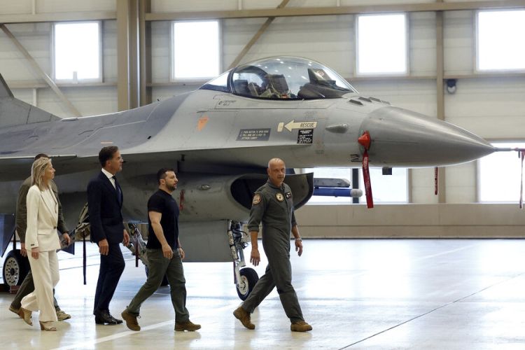 Norveç istifadəsiz qalmış qırıcıları Ukraynaya verdi