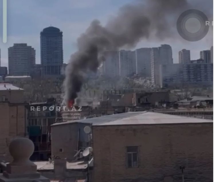 Bakının mərkəzində ev yanır - VİDEO