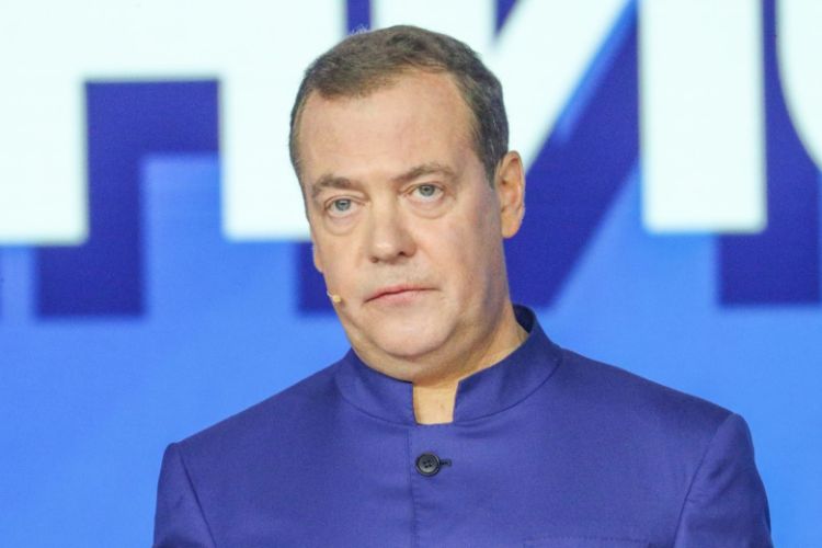 Medvedyev USQ üçün dron istehsalçılarını potensial zərbə hədəfi adlandırıb.