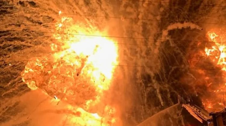 Avstraliyada neft emalı zavodunda yanğın baş verib