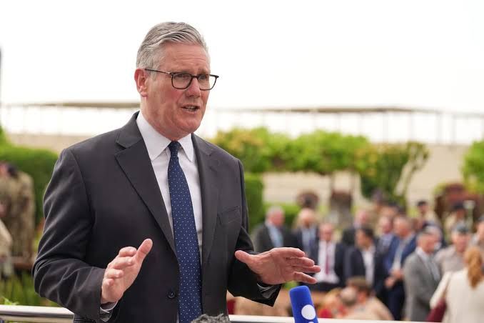 Starmer sosial şəbəkə şirkətlərinə çağırış edib