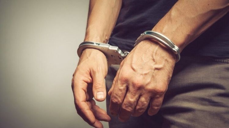 Özünü bank əməkdaşı kimi təqdim edərək kartdan pul oğurlayan şəxs saxlanılıb