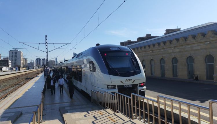 Bakıdan Kürdəmirə rəmzi qatar yola düşdü - FOTO
