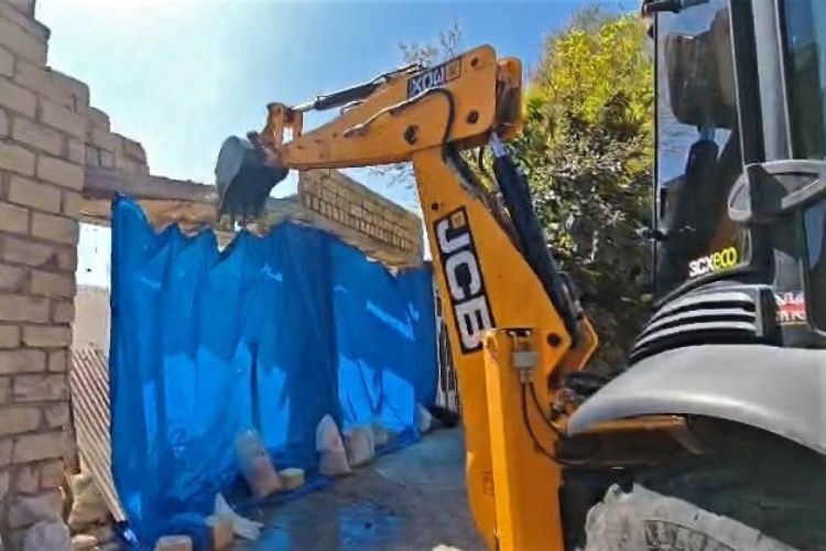 Qanunsuz tikili belə söküldü -  VİDEO