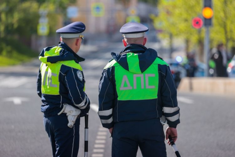 Krımda sərnişin daşıyan mikroavtobus təlim maşınına çırpılıb