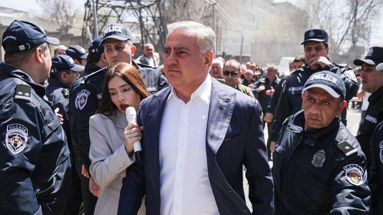 Ermənistan məhkəməsi Karapetyanın ev dustaqlığını uzadıb