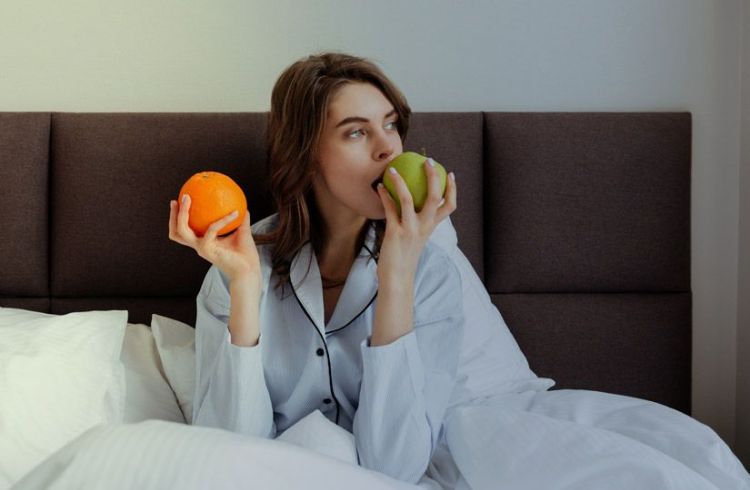 Yuxusuzluqdan əziyyət çəkənlər gecələr bu meyvələri yeməməlidir