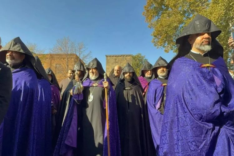 Ermənistanda keşişlərin həbsxanaları ziyarət etmələri qadağan olundu