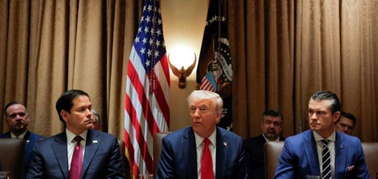 Tramp Hörmüz boğazındakı vəziyyətlə bağlı müşavirə keçirdi