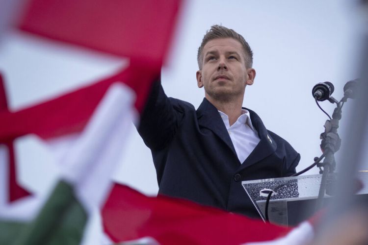 Madyar Macarıstan prezidentini vəzifəsindən uzaqlaşdırmaqla  hədələdi