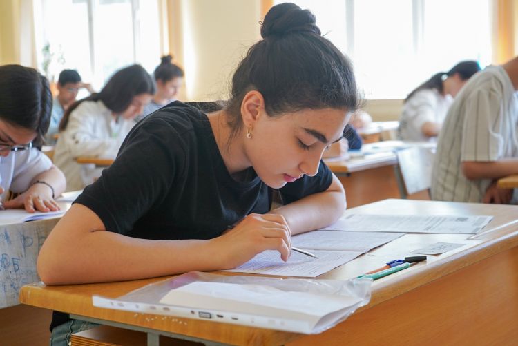 Həftəsonu buraxılış imtahanı var