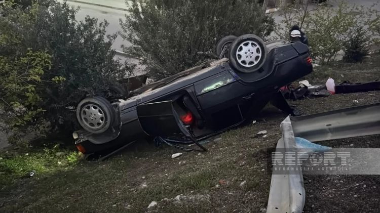 Sumqayıtda avtomobil aşıb, ölən var - FOTO