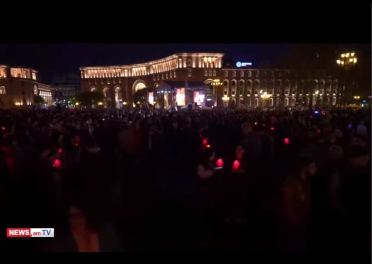 İrəvanın Respublika Meydanında Türkiyə bayrağı yandırıldı -  VİDEO