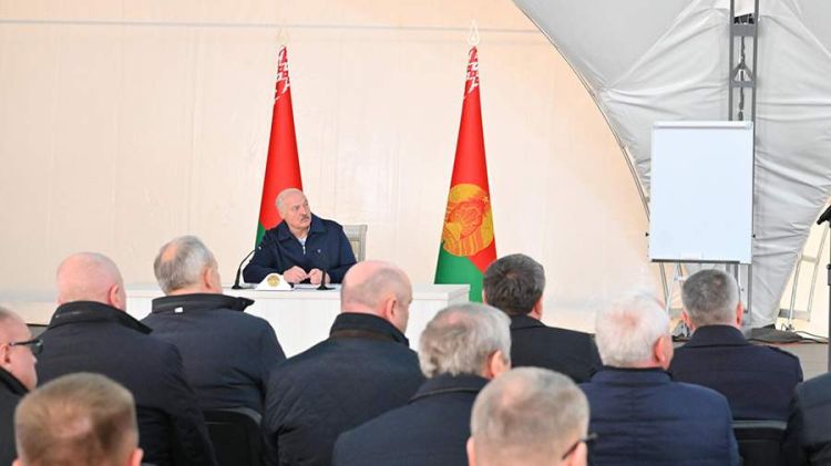 Lukaşenko qubernatorları hədələdi