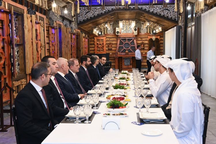 Ceyhun Bayramov BƏƏ dövlət naziri ilə görüşüb