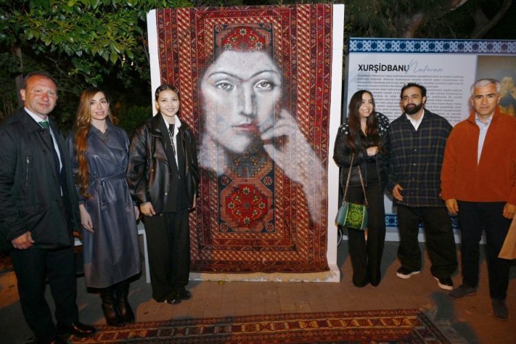 Leyla Əliyeva və Arzu Əliyeva Beynəlxalq Xalça Festivalını ziyarət ediblər