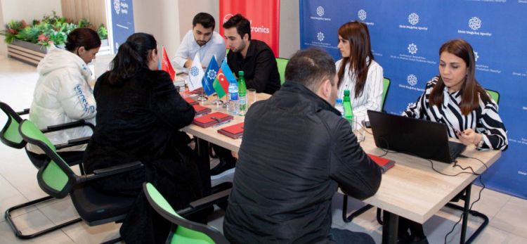 Bu il paytaxt və regionlarda 74 əmək yarmarkası keçirilib - FOTO