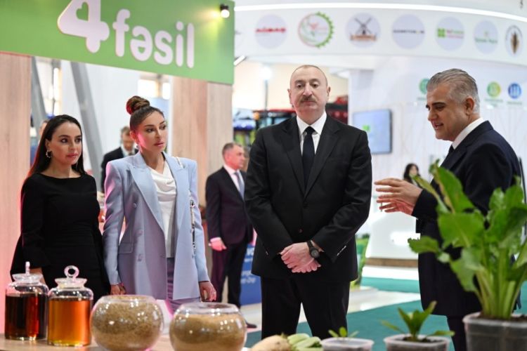 İlham Əliyev və xanımı sərgidə iştirak edib - FOTO