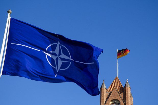 NATO-nun keçmiş baş katibi alyansın dağıldığını deyir