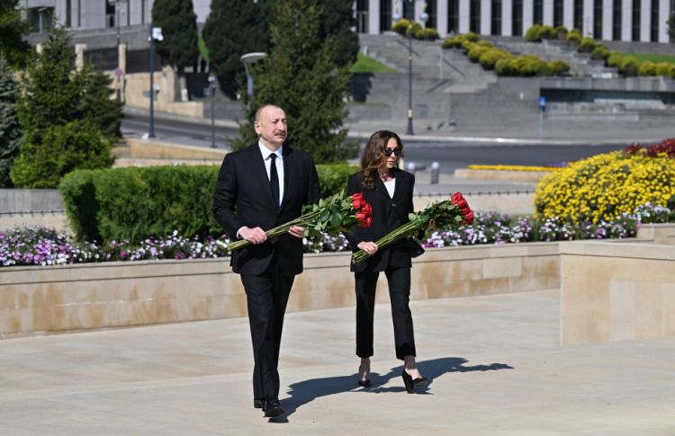 Faşizm üzərində mübarizədə həlak olanların xatirəsi ehtiramla anılıb - FOTO
