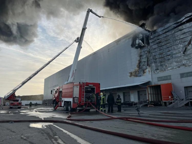 Lökbatandakı yanğına helikopterlər 150 ton su töküb