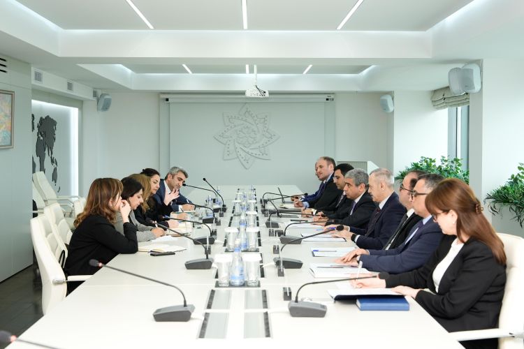 Asiya İnkişaf Bankı ilə sosial sahədə yeni birgə layihələrin icrası imkanları nəzərdən keçirilib