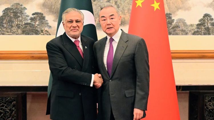 İshaq Dar və Van İ İranla ABŞ arasında dialoqun qurulması səylərini müzakirə ediblər