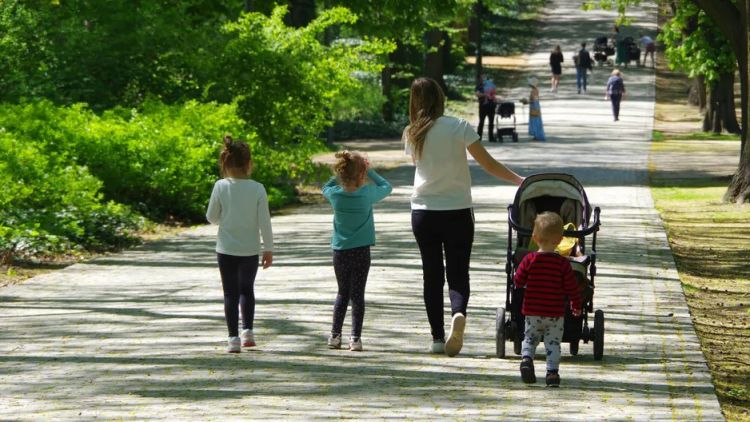 Polşa Ukraynadan olan 150.000 uşağa müavinət ödəmə qaydalarını dəyişdirib