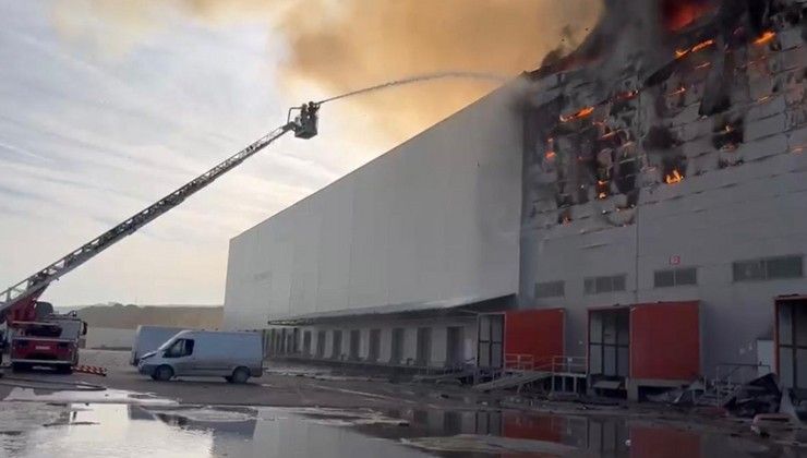 Lökbatandakı anbarın 21 min kvadratmetri yanıb