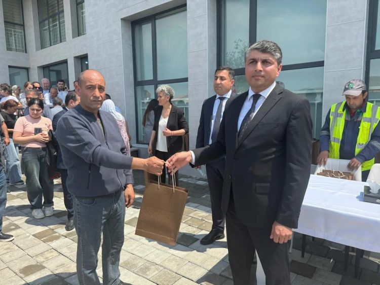 Zəngilana və Cəbrayılın Şükürbəyli kəndinə köçürülən ailələrə açarlar təqdim edilib - FOTO