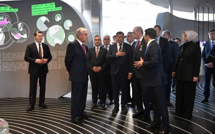 Qazaxıstan və Türkiyə prezidentləri Astanada Beynəlxalq Süni İntellekt Mərkəzini ziyarət ediblər - FOTO