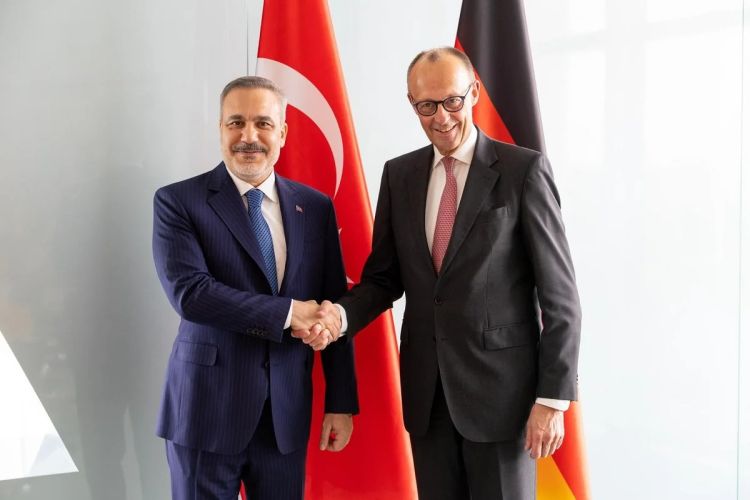 Hakan Fidan Almaniya Kansleri Fridrix Merts ilə görüşüb