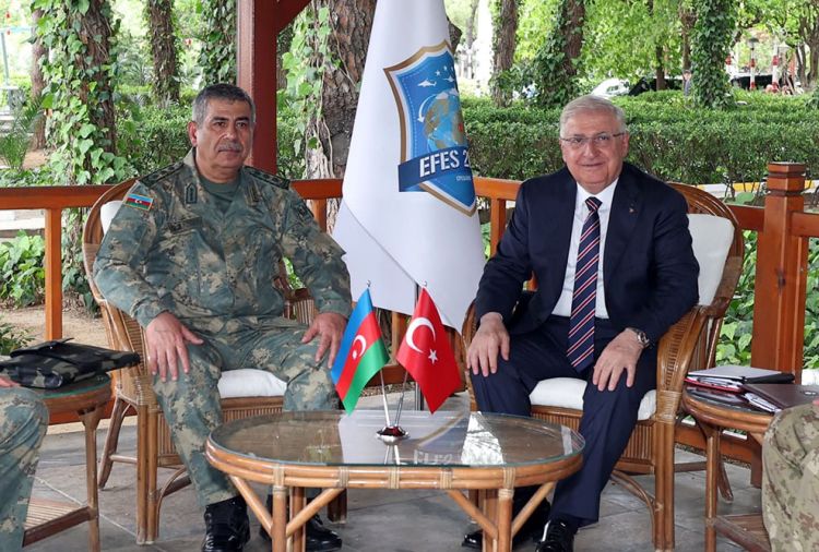 Müdafiə Nazirliyinin rəhbərliyi Türkiyəyə gedib 