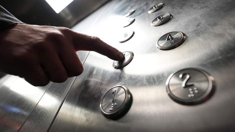 Rumıniya Nəqliyyat Nazirliyinin binasında yeddi işçini daşıyan lift kabinəsi düşüb