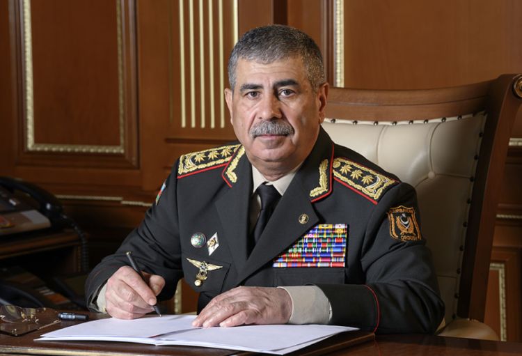Müdafiə naziri Qurban bayramı münasibətilə Azərbaycan Ordusunun şəxsi heyətini təbrik edib