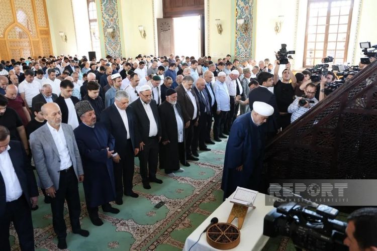 Təzəpir məscidində Qurban bayramı  namazı qılınıb
