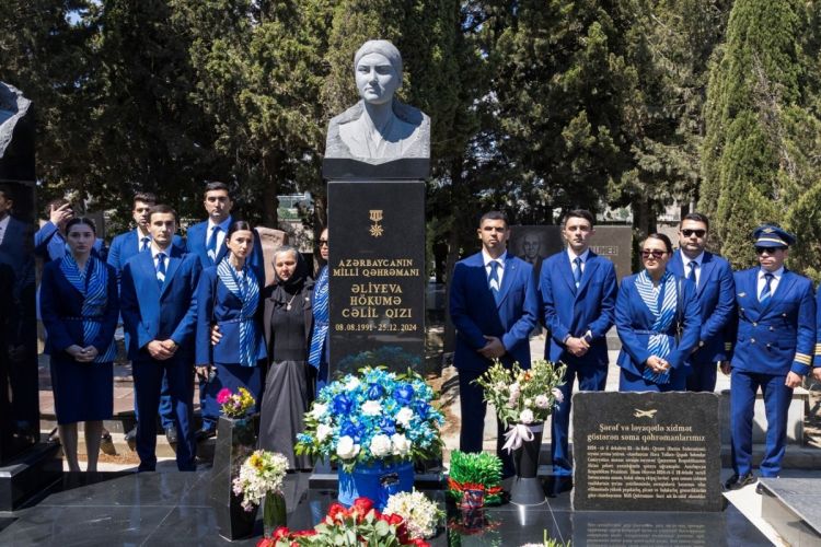 AZAL heyəti Milli Qəhrəman Hökumə Əliyevanın məzarını ziyarət edib
